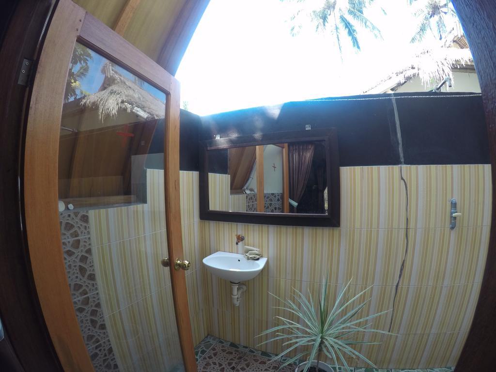 Hello Lumbung Homestay Гили Еър Екстериор снимка