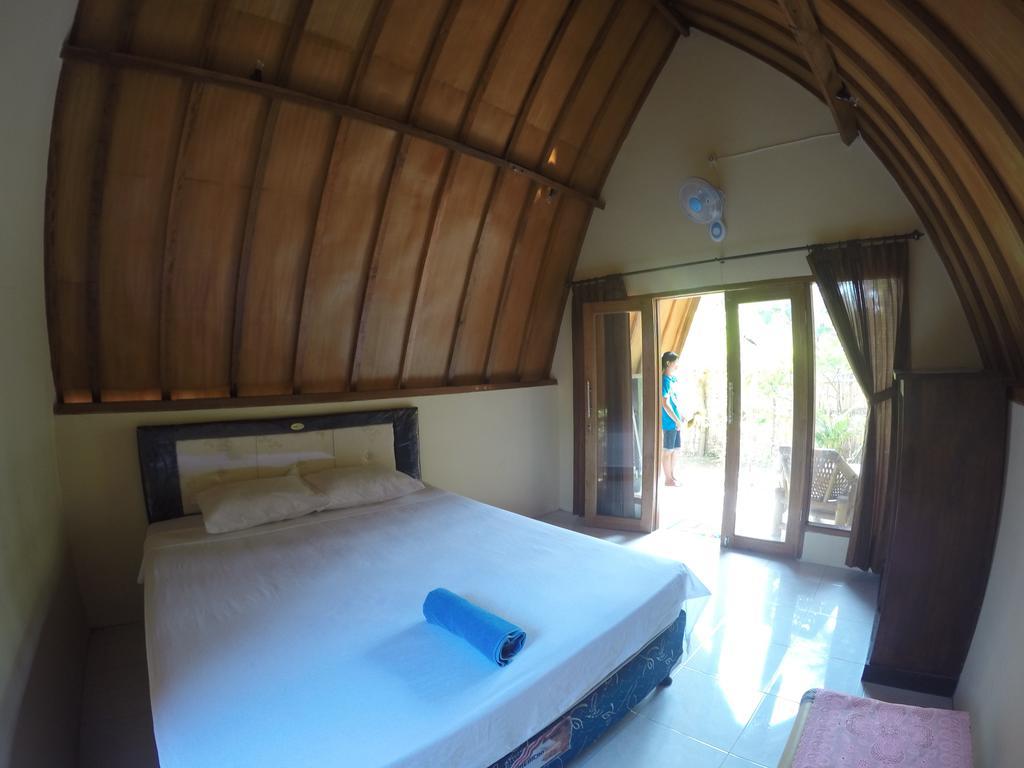Hello Lumbung Homestay Гили Еър Екстериор снимка