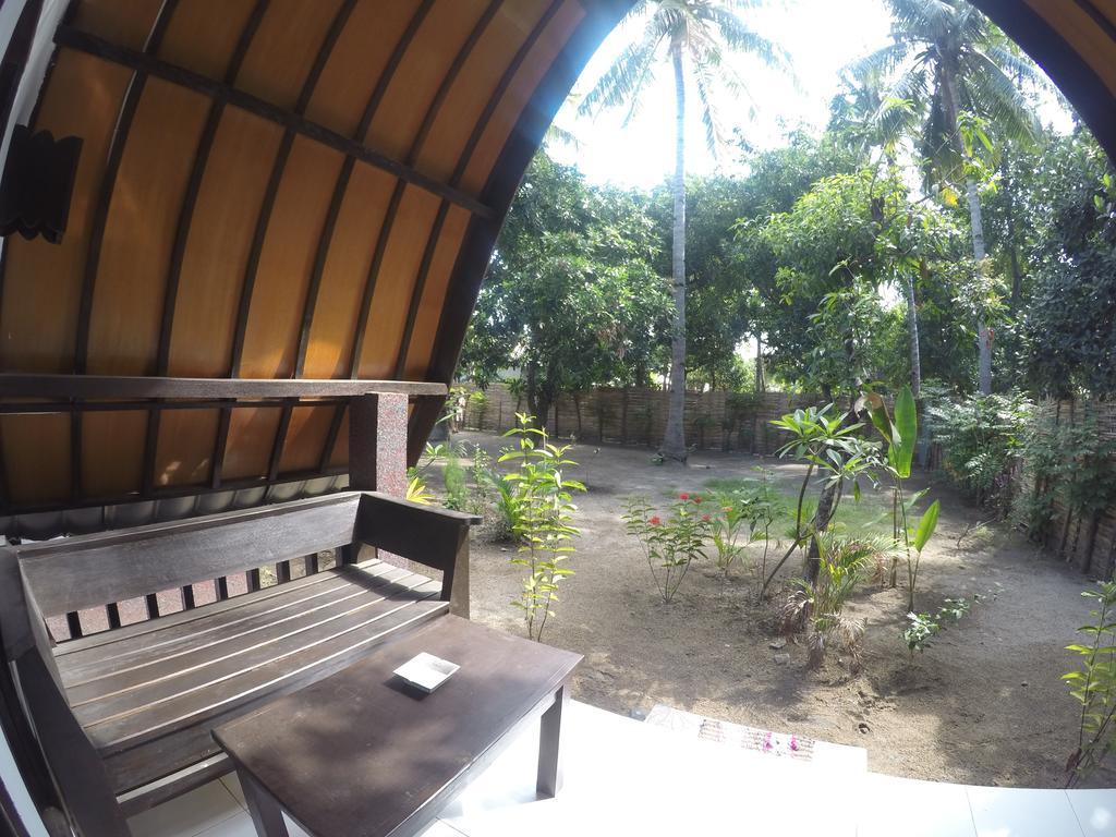 Hello Lumbung Homestay Гили Еър Екстериор снимка