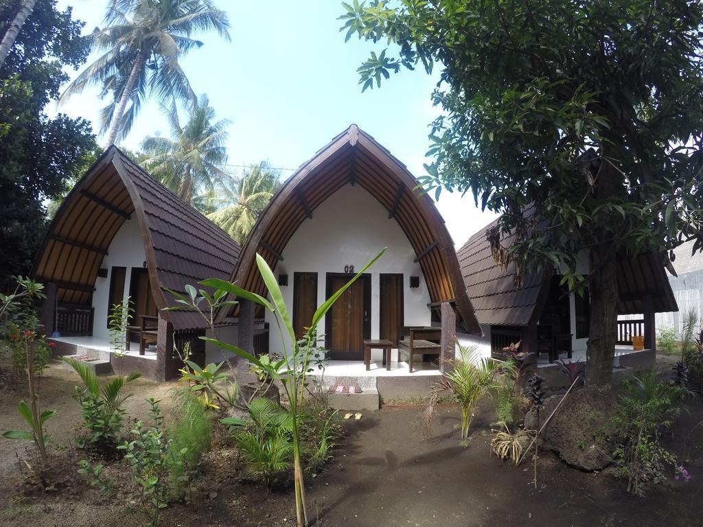 Hello Lumbung Homestay Гили Еър Екстериор снимка