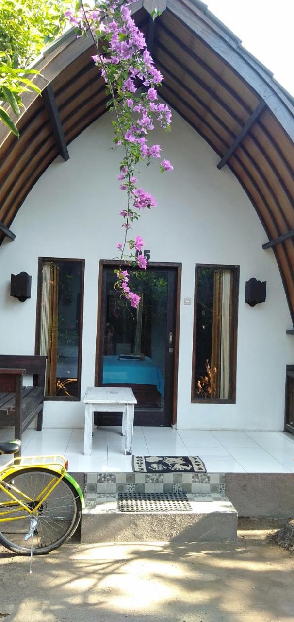Hello Lumbung Homestay Гили Еър Екстериор снимка