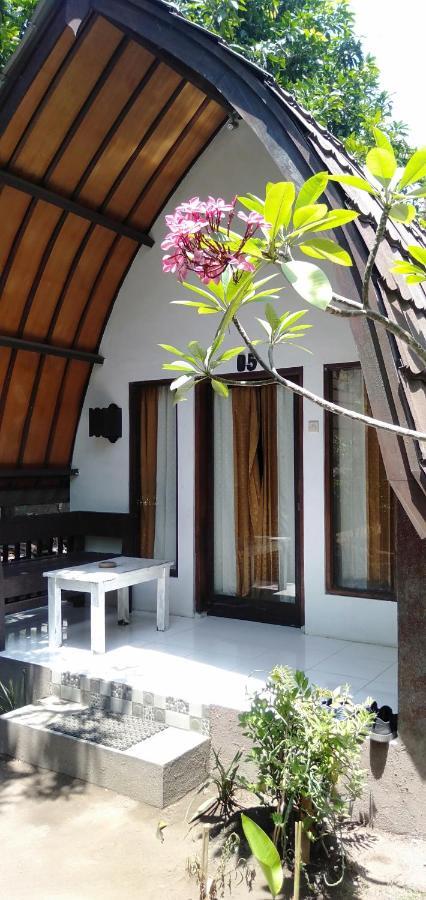 Hello Lumbung Homestay Гили Еър Екстериор снимка