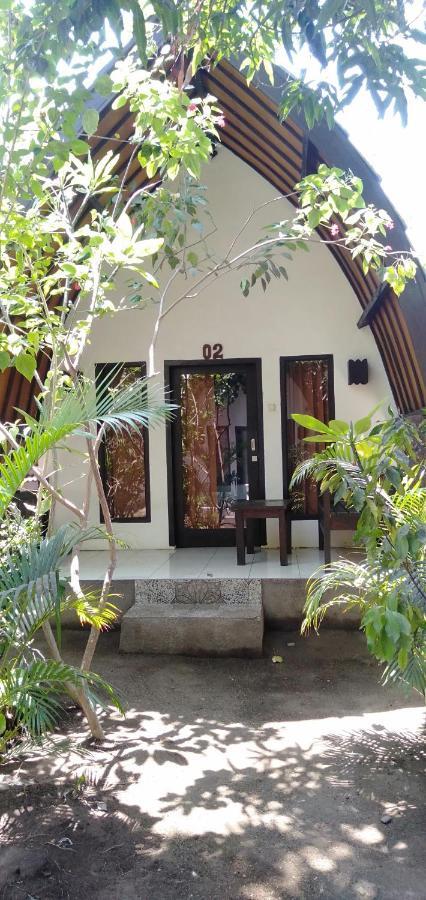 Hello Lumbung Homestay Гили Еър Екстериор снимка